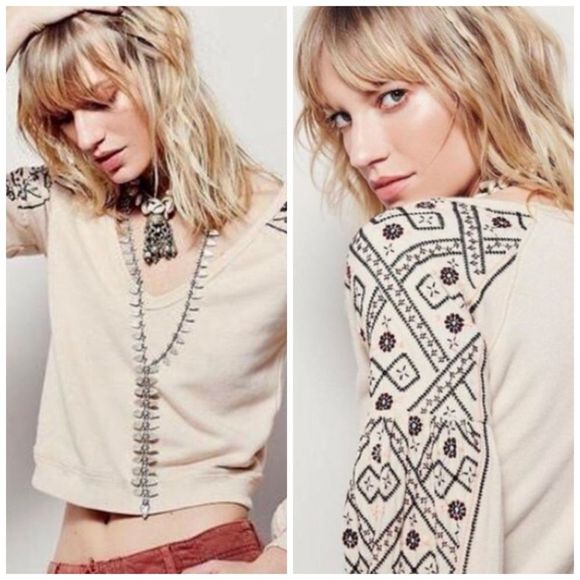 FREE PEOPLE Senorita Embroidered Puff Sleeve
V-Neck Sweatshirt NWOT Size Medium - Picture 8 of 10